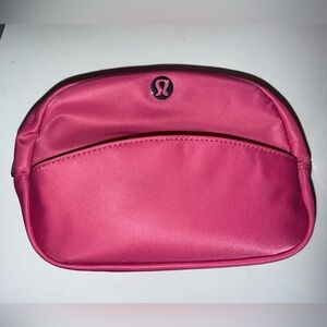 Lululemon City essentials Pouch Mini 2L